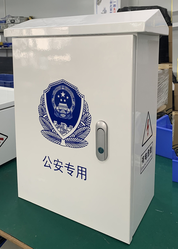 Το Smart IOT Box υποστηρίζει το 4G Module και το Intellight Lock και το GPS και το Watchdog POE Switch